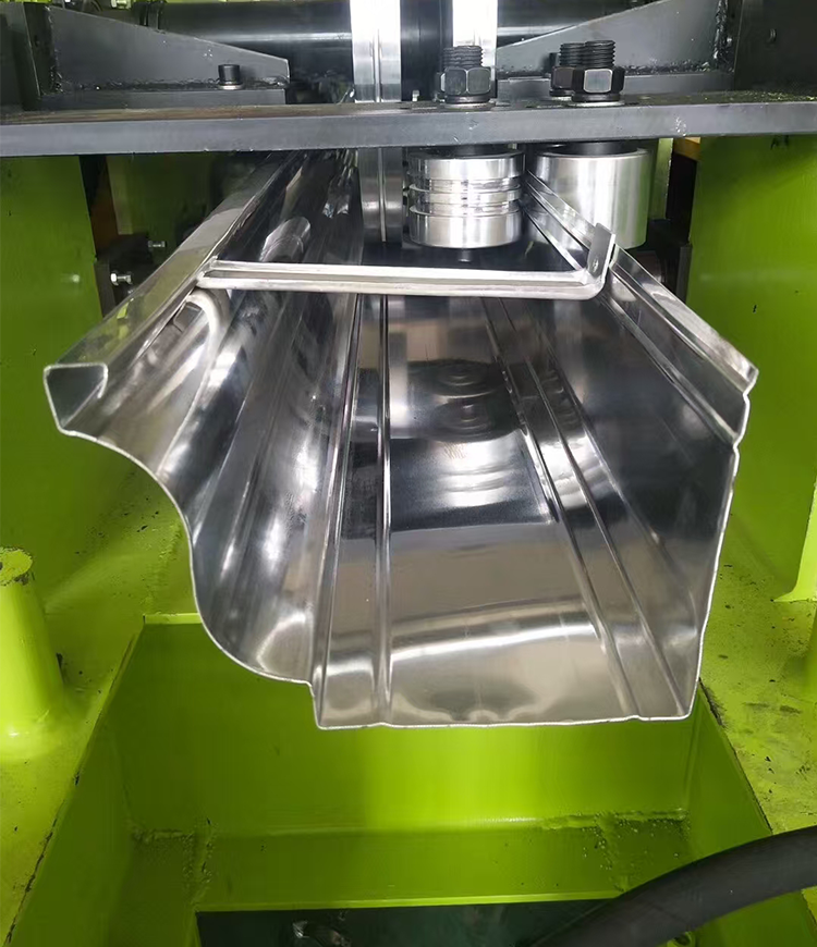 Aluminum roof rain gutter